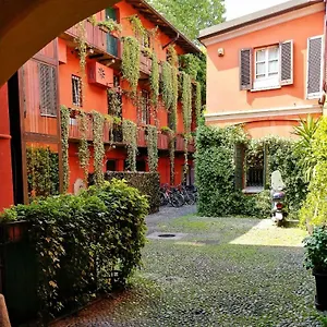 - Alzaia Naviglio Grande דירה מילאנו